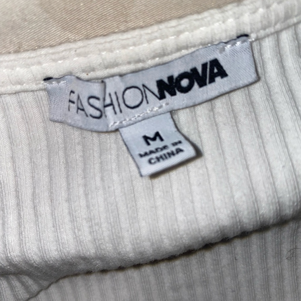 FASHION NOVA CROP TOP - Picture 4 of 4
